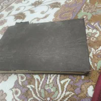 یک عدد آلبوم تمبر قدیمی موجود است برای فروش