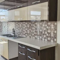 کابینت ام‌دی‌اف های‌گلاس تمیز و در حد نو ۱۶ مترطول