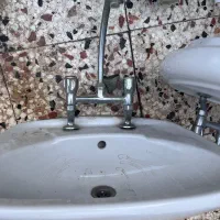 روشویی سرامیکی پایه دار