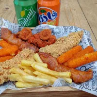 یک شاگرد کم سن و سال جهت کارهای نظافتی در فست فود