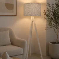 آباژور ایستاده کنار سالنی سه پایه طوسی