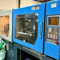 اپراتور تراش و فرز cnc و کارگر ساده تزریق پلاستیک