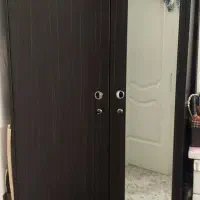 کمد لباس قهوه ای