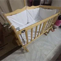 تخت کنار مادر