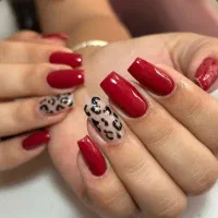 خدمات کاشت ناخن با قیمت استثنائی