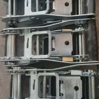 به یک نفر همکار خانم مجردکاردر کارگاه پرسکاری