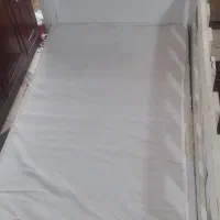 تخت کنار تخت مادر