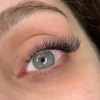 اکستنشن مژه و لیفت و لمینت مژه و آبرو