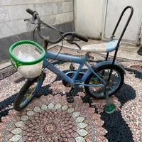 دوچرخه|دوچرخه، اسکیت، اسکوتر|قدس, شهر‌قدس|دیوار