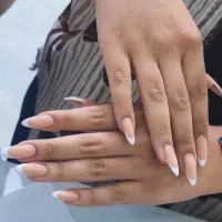 خدمات کاشت ناخن  با بهترین متریال