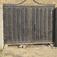 درب 3 متری باغچه رنگ شده