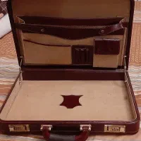 سامسونت چرم قدیمی ولی سالم