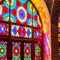 مغازه-بانمای-شیشه-بر-پیاده-رو