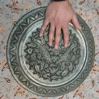 سینی مسی قدمت دار سیاه قلم کاری شده تزئینی.