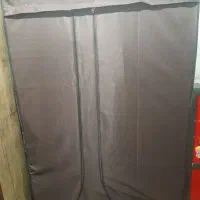 یک عدد کمد جا لباسی