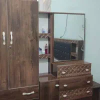 تخت خواب دو نفره و میز آرایش و دراور و میز پا تختی