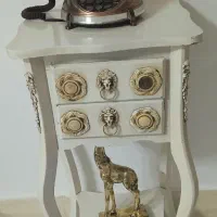 ساعت با میز تلفن