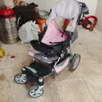 کالسکه بچه تمیز در حد نو
