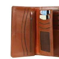 یک عدد کیف پول حاوی چندعددمدارک گم شده