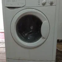 یک عددلباسشویی مارک InDESIT