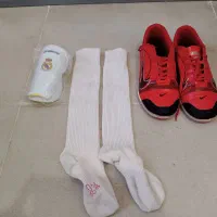 کفش فوتبال و جوراب و ساق بند