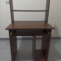 میز تحریر و کامپیوتر
