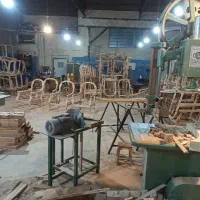 همکاری   در کارگاه نجاری مبلمان ابزاری