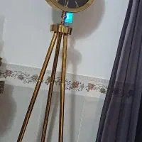 ساعت ایستاده طلایی