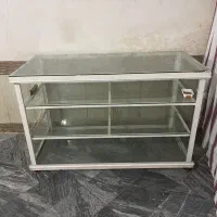 ویترین شیشه ای