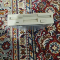 یک عدد مانیتور