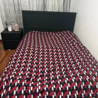 تخت خواب یک نفر و نیم به همراه یک پاتختی