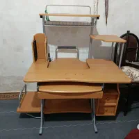 میز مطالعه و کامپیوتر