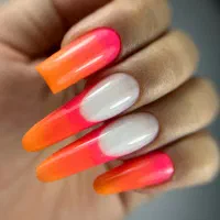 مدل برای کاشت ناخن