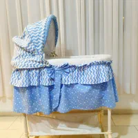 گهواره یا تخت کنار مادر نوزادی