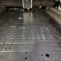 اپراتور برش لیزر cnc