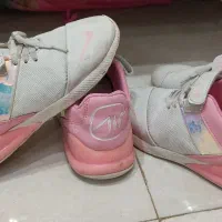 تعدادی کفش بچگونه و زنونه در حد نو