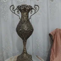 یک گلدان برنز