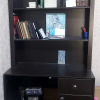 کتابخونه و میز تحریر