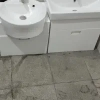 دو عدد روشویی تمیز با شیر نو