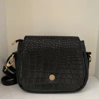 تعدادی کیف|کیف، کفش، کمربند|رشت, کوی مهر|دیوار