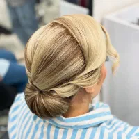 آموزش انواع شنیون، بافت ، زلف ،|خدمات آرایشگری و زیبایی|شیراز, کوشک میدان|دیوار