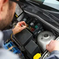 امداد خودرو برق خودرو برقکار سیار باطری سازی درمحل