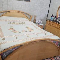 تخت خواب و میز غذا خوری