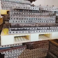 تعدادی قالب فلزی