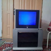 تلویزیون سامسونگ ۲۱ به همراه میز تلویزیون