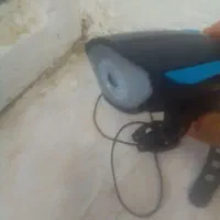 یک عدد چراغ قوه شارژی وبوق