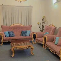 مبل ۷نفره و میز وسط و کوسن