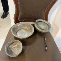 ظروف مسی|کلکسیون اشیاء عتیقه|رشت, گلسار|دیوار