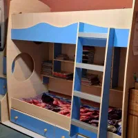 تختخواب و میز مطالعه فرش کودک|تخت و صندلی بچه|خرم‌آباد, |دیوار