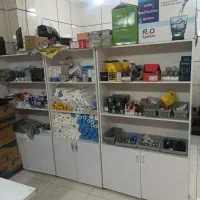 ۳عدد کمد ویترین و ۱عدد میز و صندلی